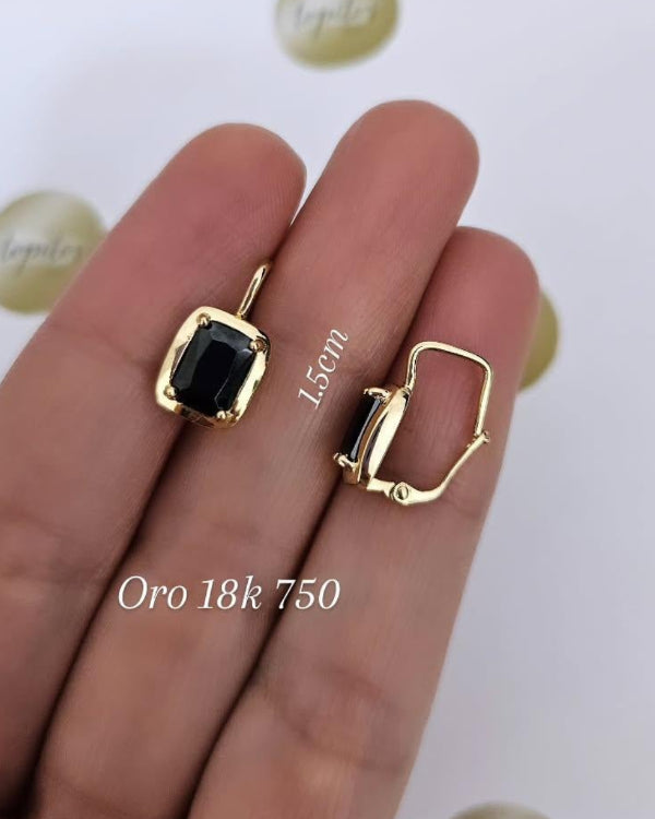 Aretas macizas, zircon negro, oro 18k ley 750