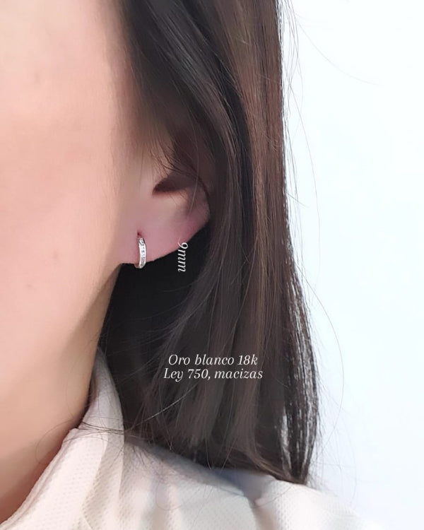 Mini candongas 9mm macizas, con zircones, Oro Blanco 18k ley 750