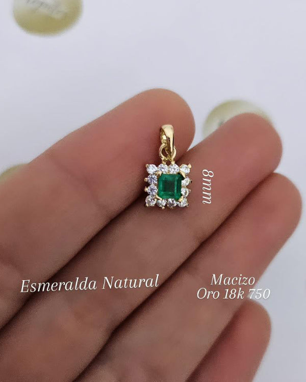 Dije Esmeralda Natural 8mm, macizo Oro 18k ley 750