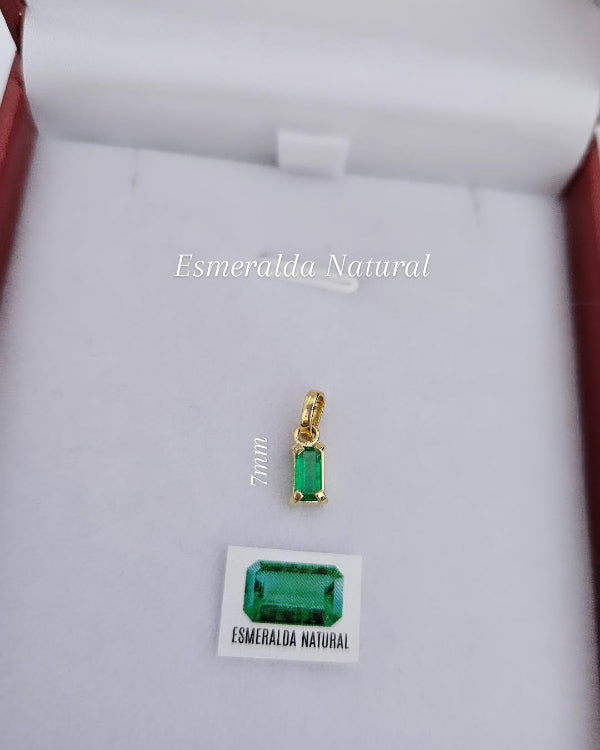 Dije Esmeralda Natural corte rectangular 7mm, macizo oro 18k ley 750
