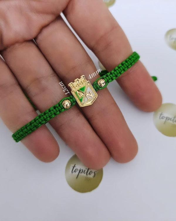Pulsera Atlético Nacional, escudo 1.3cm y bolas 4mm diamantadas