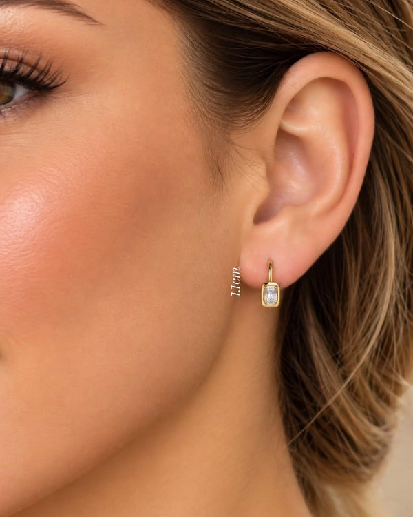 Aretas 1.1cm macizas, zircones suizos, oro 18k ley 750
