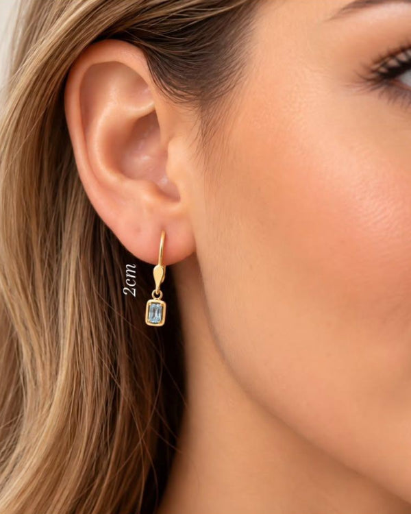 Aretas bambalinas 2cm, zircon suizo azul claro, oro 18k ley 750