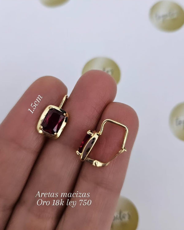 Aretas macizas, zircon rojo, oro 18k ley 750