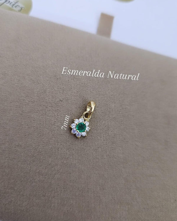 Dije Flor 7mm Esmeralda Natural, macizo, oro 18k ley 750