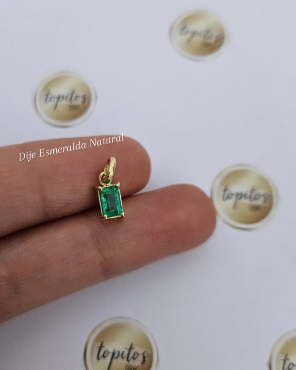 Dije macizo, Esmeralda Natural 0.5ct, oro 18k ley 750